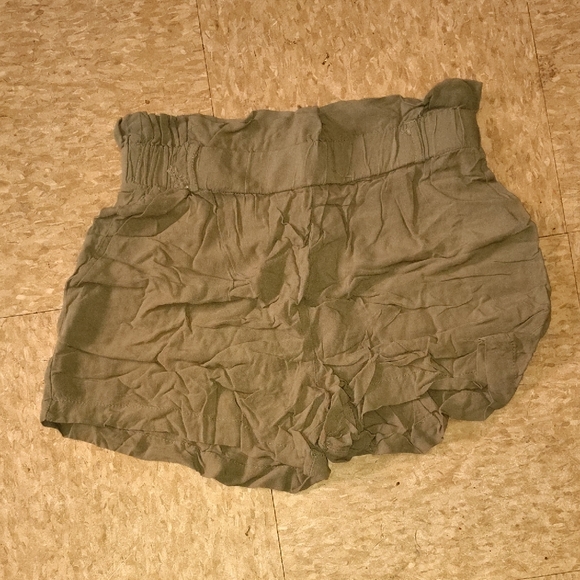 Dizzy Lizzy Pants - High Waist Olive Green Women's Shorts